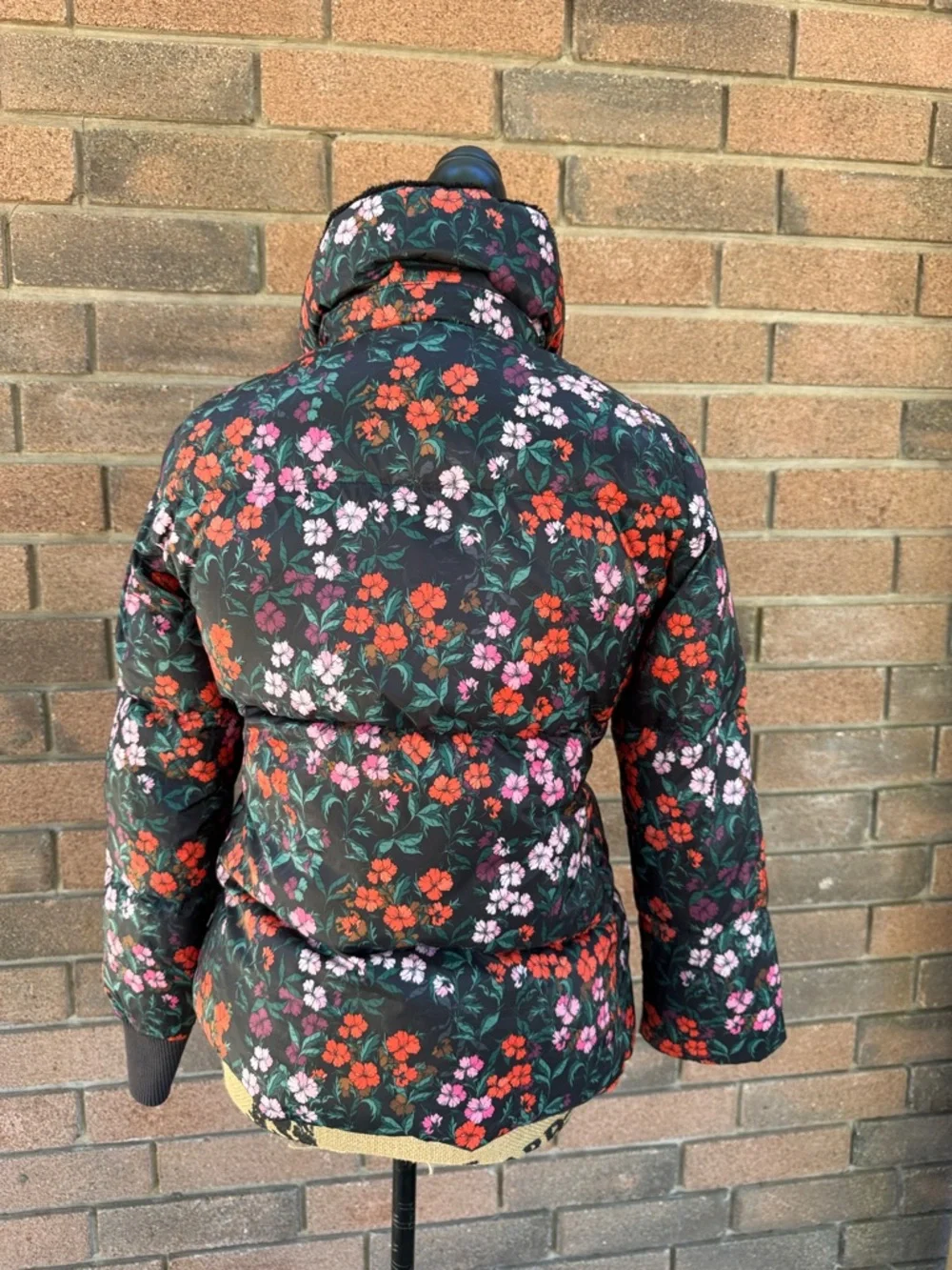 Banana Republic Black Floral Print Puffer Jacket Size XS - Picture 4 of 5